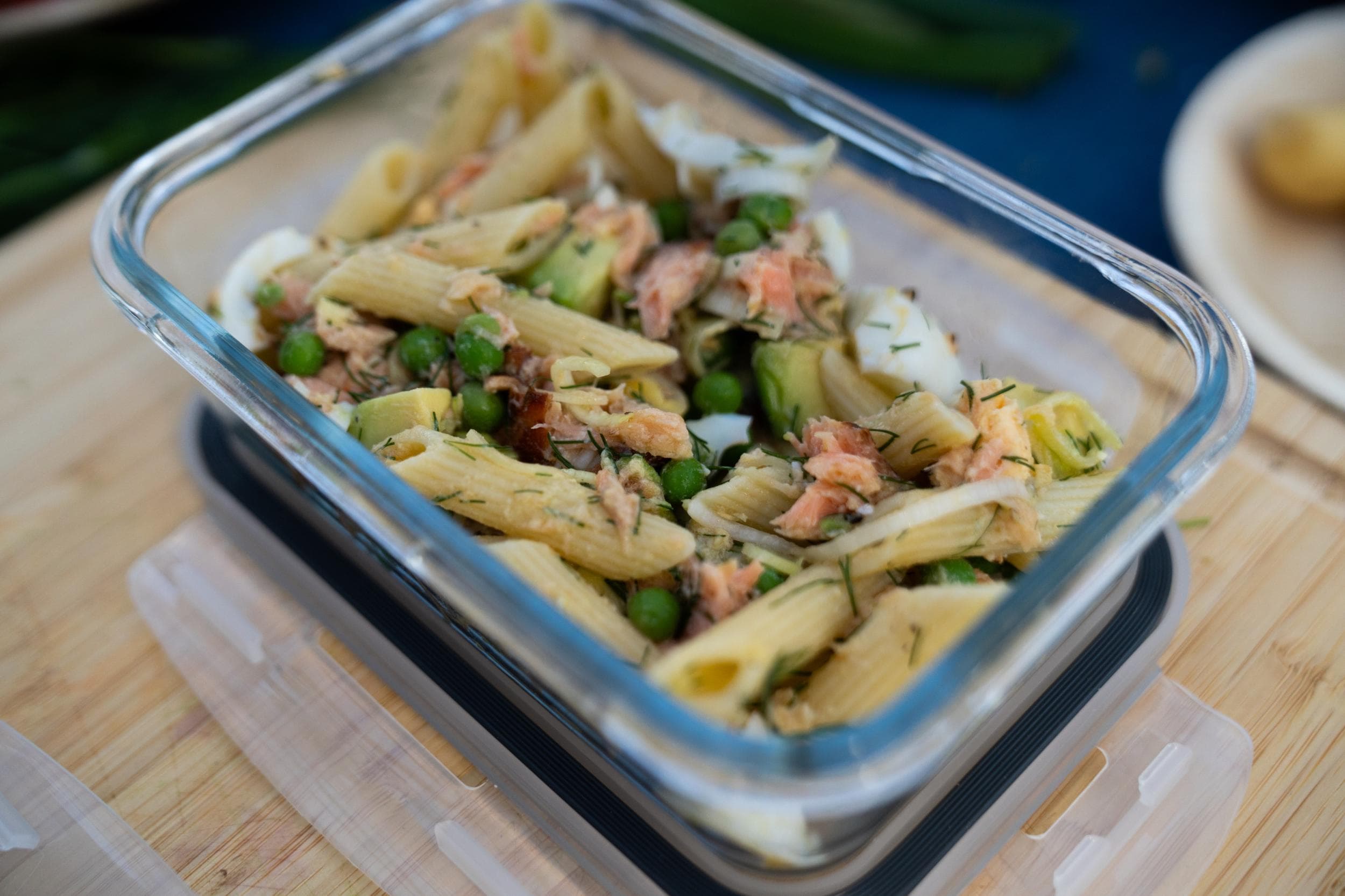 Savulohi-pastasalaatti Savulohi-pastasalaatti