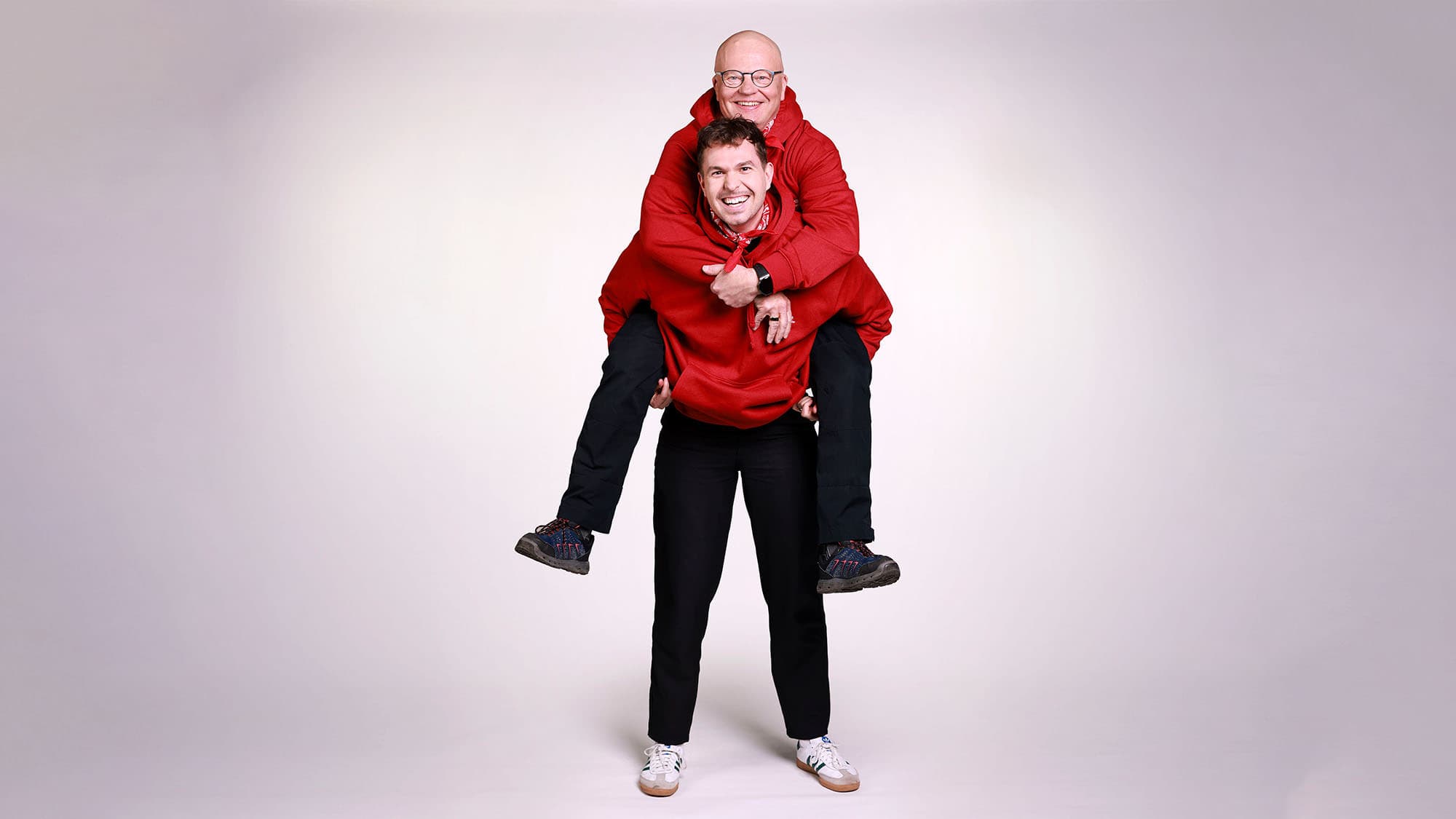 Tomas Grekov, 30, podcast-juontaja & Esko Rotola-Pukkila, 63, eläkeläinen Vävy ja appi Tomas Grekov, 30, podcast-juontaja & Esko Rotola-Pukkila, 63, eläkeläinen Vävy ja appi