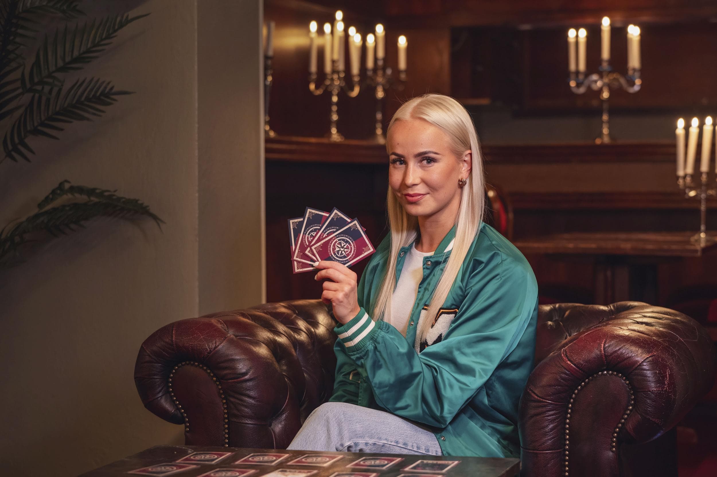ANNI JÄMSÄ, 30, urheilutoimittaja ANNI JÄMSÄ, 30, urheilutoimittaja