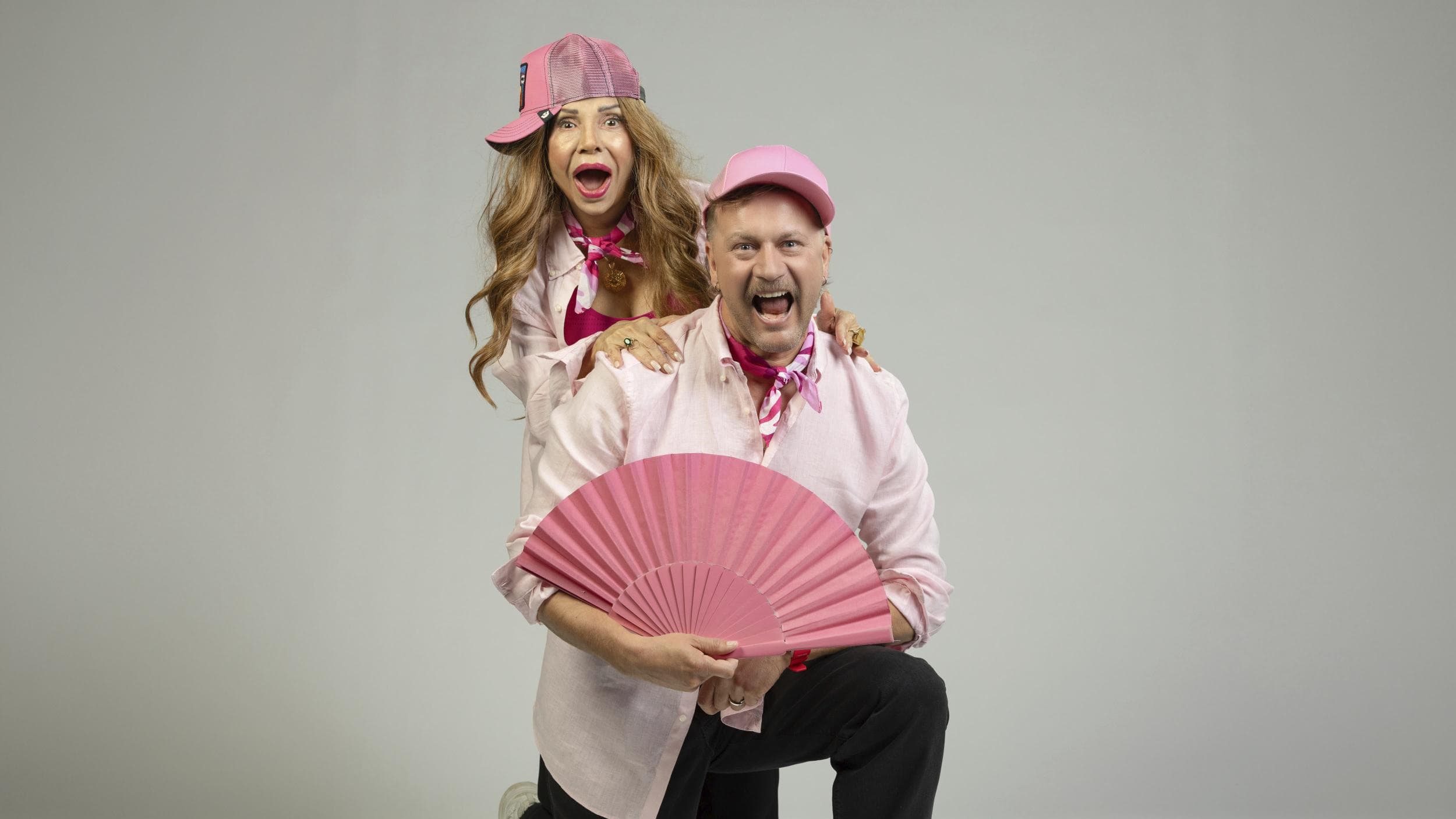 MIKKO SILVENNOINEN, 51, TUOTTAJA-JUONTAJA & NISA SORAYA, 69, ISKELMÄLAULAJA Ystävykset MIKKO SILVENNOINEN, 51, TUOTTAJA-JUONTAJA & NISA SORAYA, 69, ISKELMÄLAULAJA Ystävykset